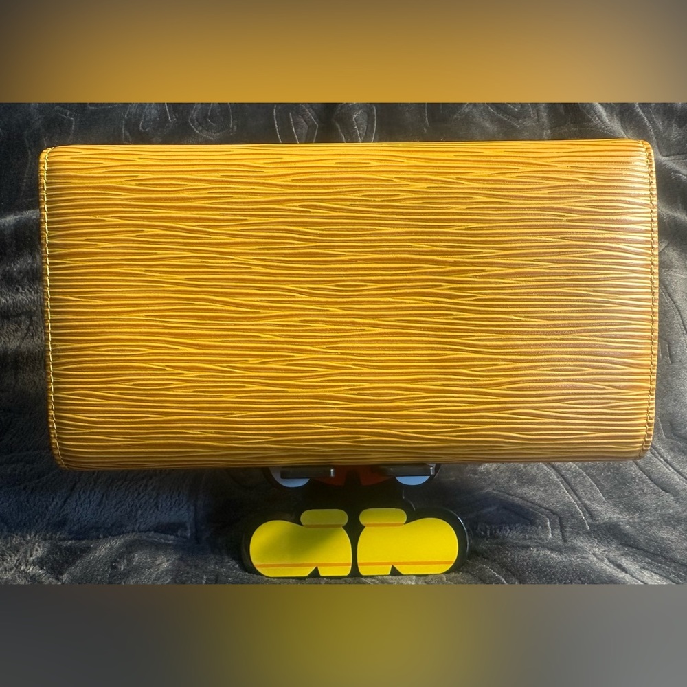 100%AUTHENTIC!LV Sarah Continental Wallet YellowEpiLeatherPurpleInterior - Picture 3 of 12
